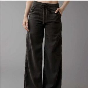 American Eagle Dreamy Drape Baggy Wide Leg Cargo Pant linen blend sz 18